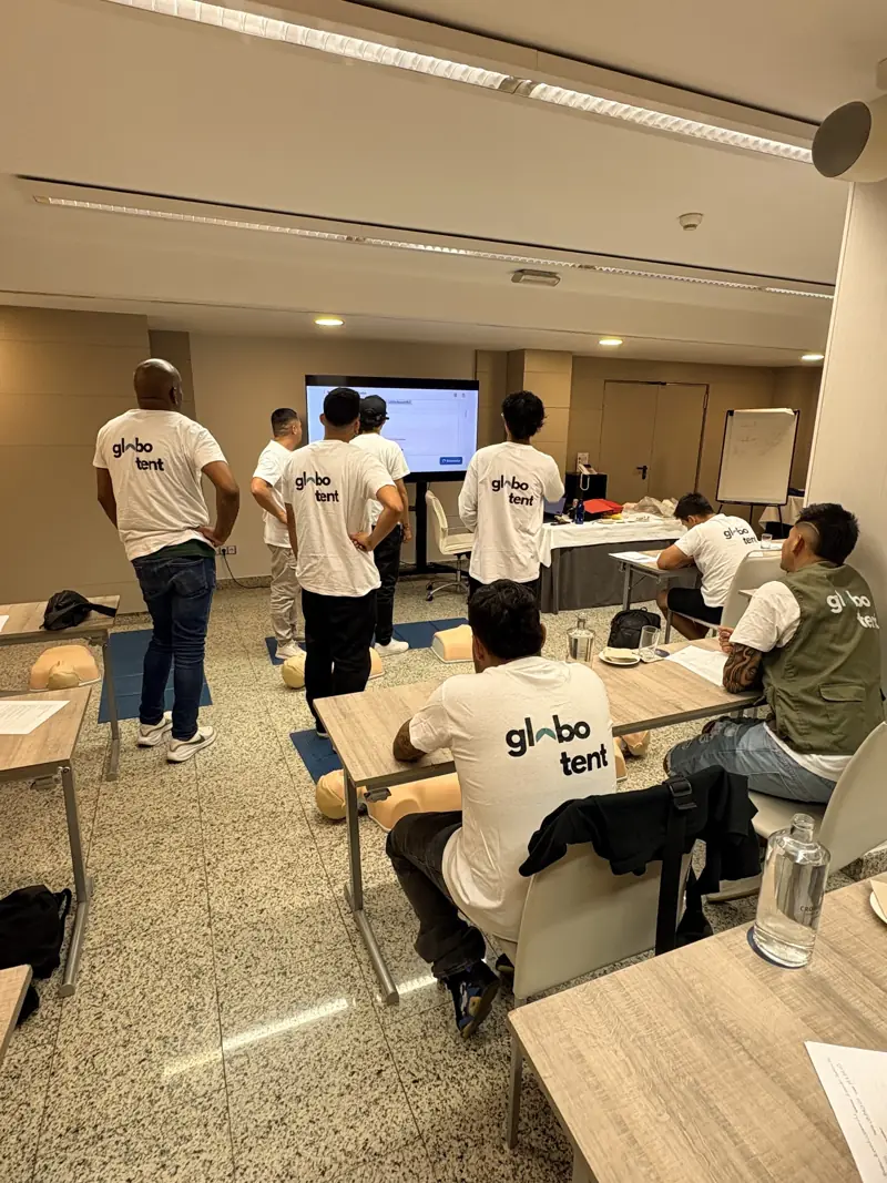 Formación del equipo en seguridad y primeros auxilios
